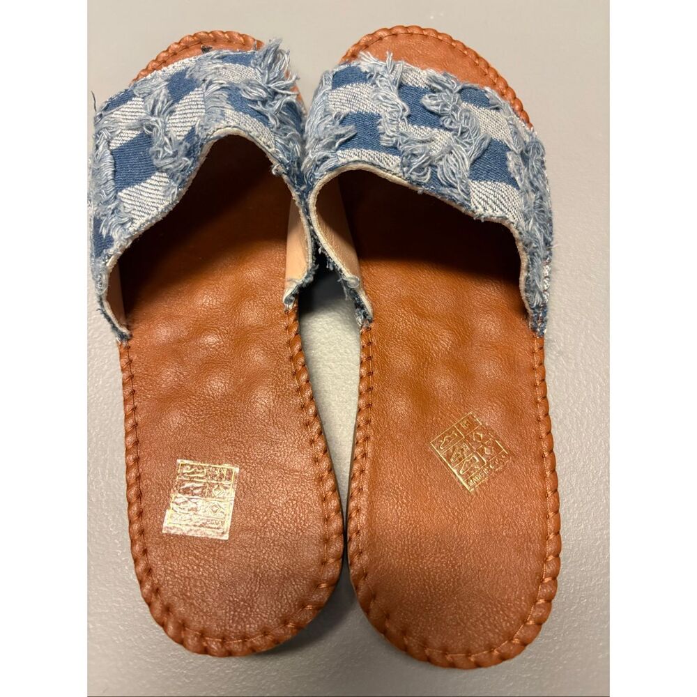 Denim and faux leather flat sandals size 7.5 - Picture 3 of 8